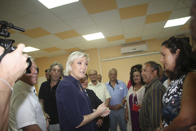 Marine Le Pen à la Mairie du Tampon Marine Le Pen à la Mairie du Tampon