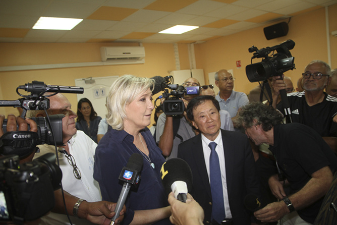 Marine Le Pen à la Mairie du Tampon Marine Le Pen à la Mairie du Tampon