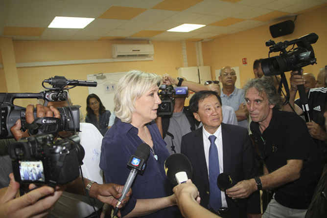 Marine Le Pen à la Mairie du Tampon