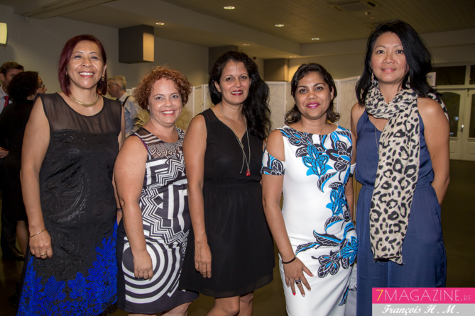 Encore de jolies femmes... Encore de jolies femmes...