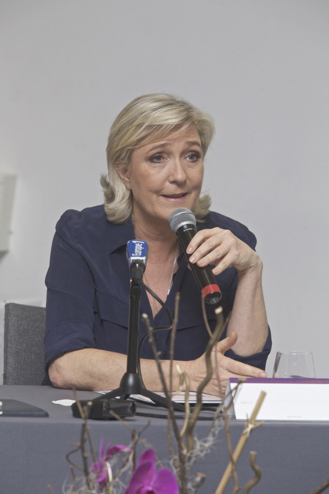 Marine Le Pen à La Réunion: après le Brexit, prête pour le Frexit ! Marine Le Pen à La Réunion: après le Brexit, prête pour le Frexit !