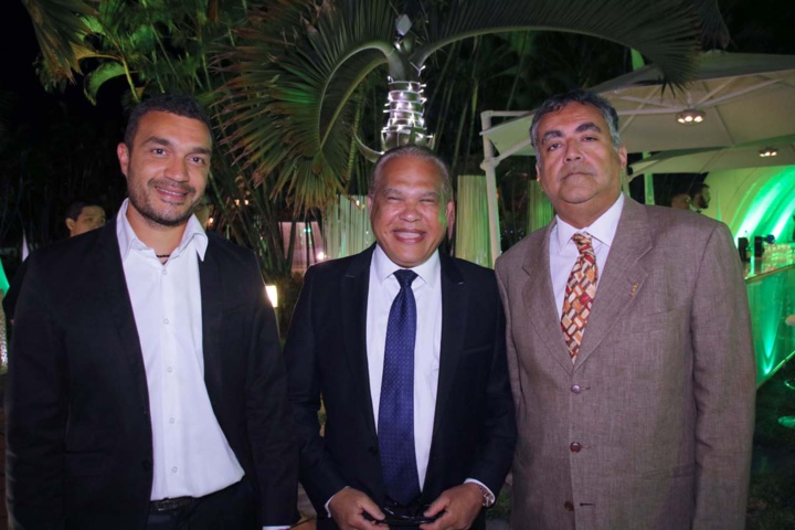 Yves Ferrière, adjoint au maire de Sainte-Marie, avec son fils (à gauche) et avec Jean-Baptiste Varondin