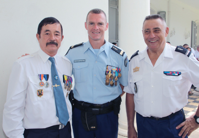 Jacques Laravine, policier à la retraite, avec ses collègues