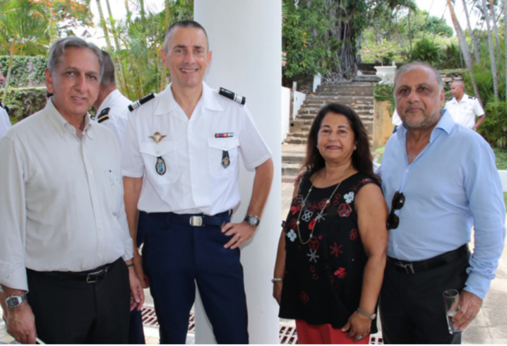 Aziz Patel, Chef d'escadron Laurent Frutos, commandant l'EDSR Réunion, Rabia et Osman Badat Aziz Patel, Chef d'escadron Laurent Frutos, commandant l'EDSR Réunion, Rabia et Osman Badat
