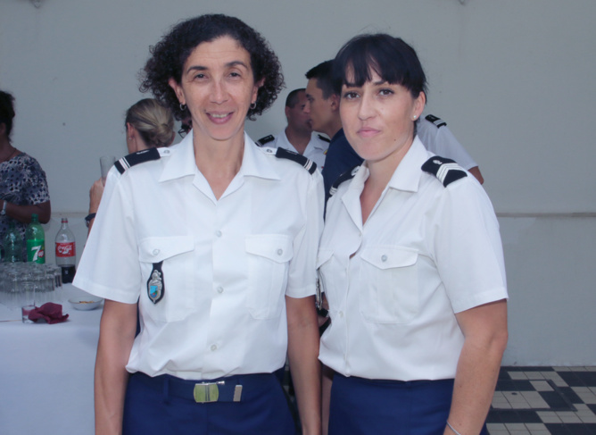 Maréchale des logis-chef Emilie Garcia (à droite), et une collègue Maréchale des logis-chef Emilie Garcia (à droite), et une collègue