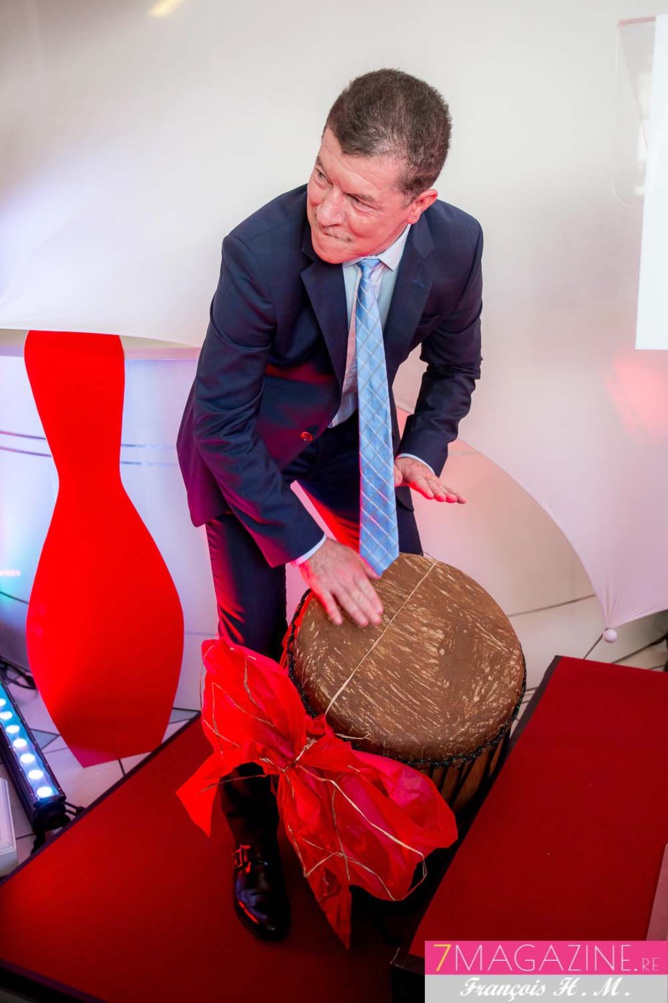 Marcelino Burel passe le témoin à Rémi Amato Marcelino Burel passe le témoin à Rémi Amato