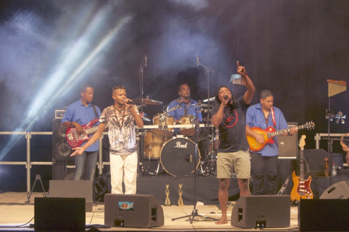 Fiesta mauricienne au Petit Stade de l'Est: oté cousins! Fiesta mauricienne au Petit Stade de l'Est: oté cousins!