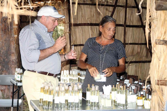 Pour se mettre au parfum, su stand de la CAHEB Pour se mettre au parfum, su stand de la CAHEB