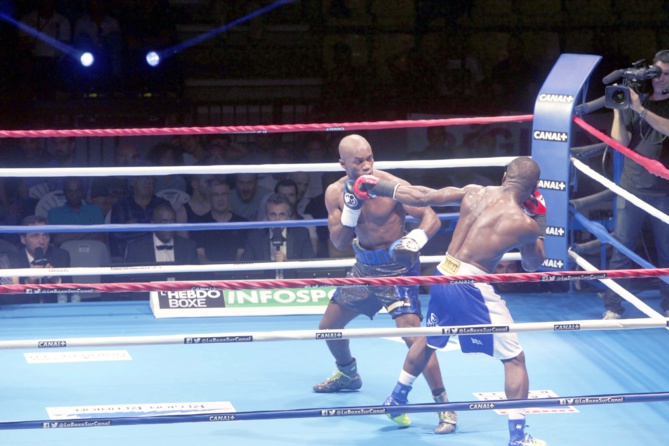 Championnat du monde de boxe: N'Dam écourte le spectacle!
