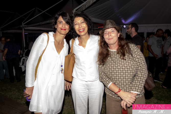 Myrella Cadet de Trace TV (au centre) et des invitées Myrella Cadet de Trace TV (au centre) et des invitées