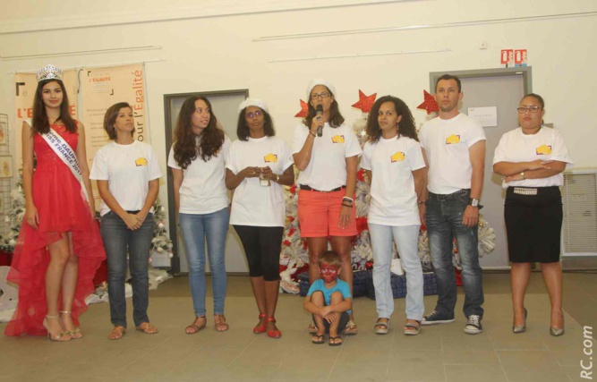 Ambre N'guyen avec les enfants au CHU Saint-Pierre: des sourires et des étoiles plein les yeux! Ambre N'guyen avec les enfants au CHU Saint-Pierre: des sourires et des étoiles plein les yeux!