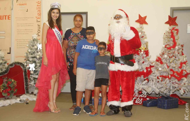 Ambre N'guyen avec les enfants au CHU Saint-Pierre: des sourires et des étoiles plein les yeux! Ambre N'guyen avec les enfants au CHU Saint-Pierre: des sourires et des étoiles plein les yeux!