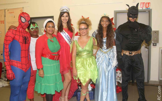 Ambre N'guyen avec les enfants au CHU Saint-Pierre: des sourires et des étoiles plein les yeux! Ambre N'guyen avec les enfants au CHU Saint-Pierre: des sourires et des étoiles plein les yeux!