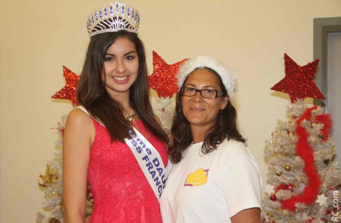 Ambre N'guyen avec les enfants au CHU Saint-Pierre: des sourires et des étoiles plein les yeux! Ambre N'guyen avec les enfants au CHU Saint-Pierre: des sourires et des étoiles plein les yeux!
