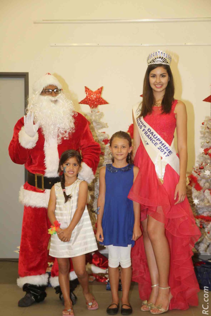 Ambre N'guyen avec les enfants au CHU Saint-Pierre: des sourires et des étoiles plein les yeux! Ambre N'guyen avec les enfants au CHU Saint-Pierre: des sourires et des étoiles plein les yeux!