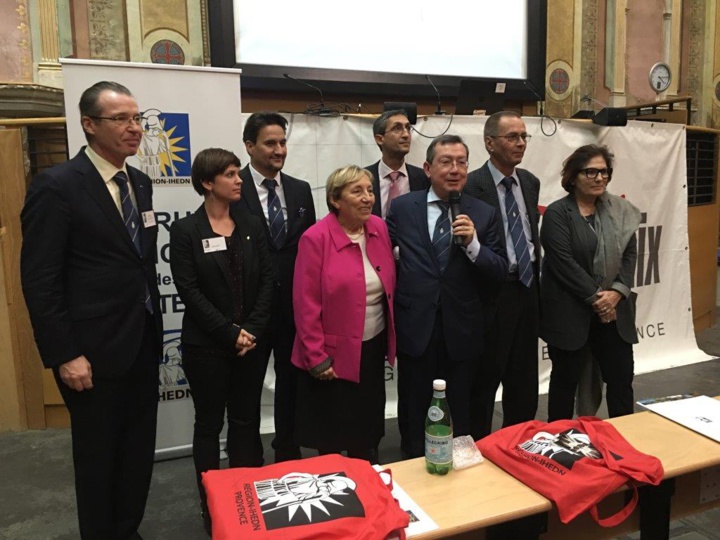 Photo de famille au Forum d'Aix Photo de famille au Forum d'Aix