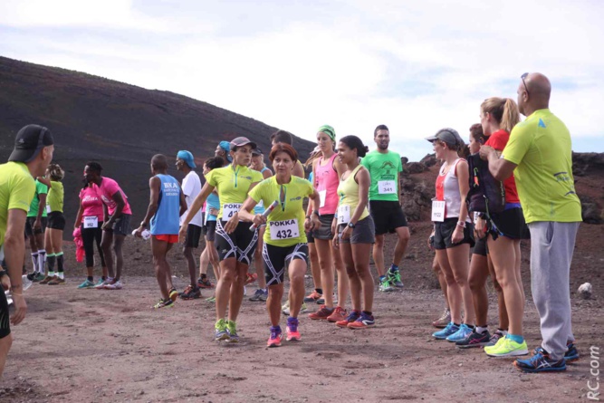 Passage de témoin dans le deuxième relais, tout le monde est encore plus ou moins regroupé...