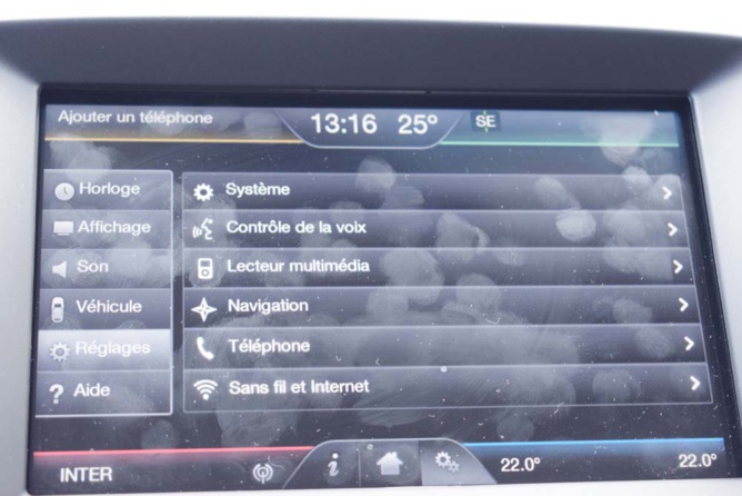 Un grand écran pour infos et réglages Un grand écran pour infos et réglages