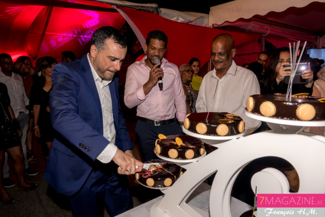 Olivier Bajard, directeur général de la SHLMR, a coupé le gâteau d'anniversaire... Olivier Bajard, directeur général de la SHLMR, a coupé le gâteau d'anniversaire...