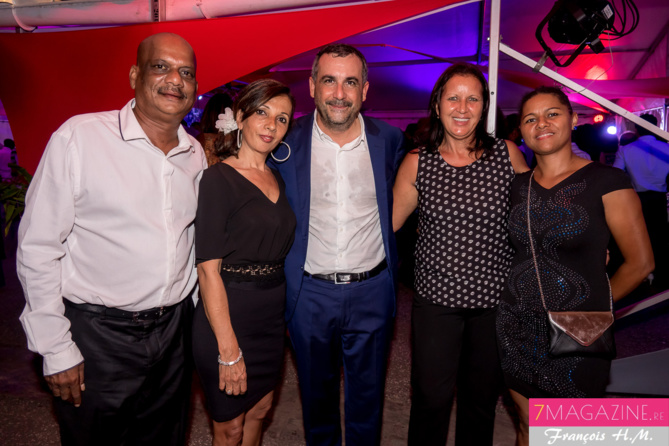 Olivier Bajard avec quelques collaboratrices et un collaborateur Olivier Bajard avec quelques collaboratrices et un collaborateur