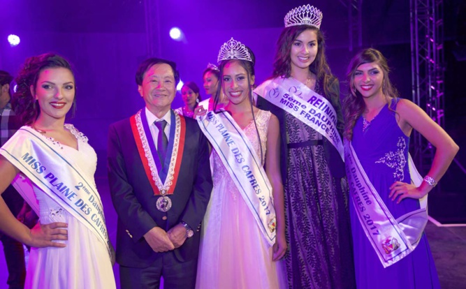 Les lauréates avec André Thien Ah Koon et Ambre N'guyen Les lauréates avec André Thien Ah Koon et Ambre N'guyen