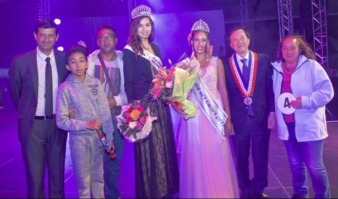 Dorine Payet avec ses parents, Jean-Jacque Vlody, Ambre N'guyen et André Thien Ah Koon Dorine Payet avec ses parents, Jean-Jacque Vlody, Ambre N'guyen et André Thien Ah Koon