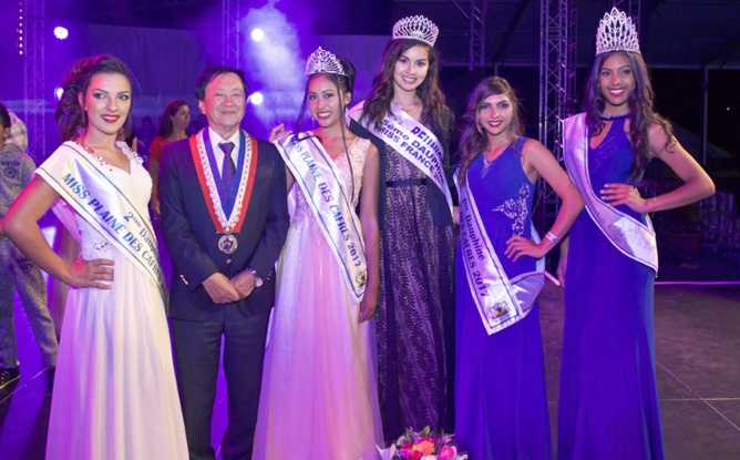 Avec Sandrine Folio (à droite), Miss Plaine des Cafres 2016 Avec Sandrine Folio (à droite), Miss Plaine des Cafres 2016
