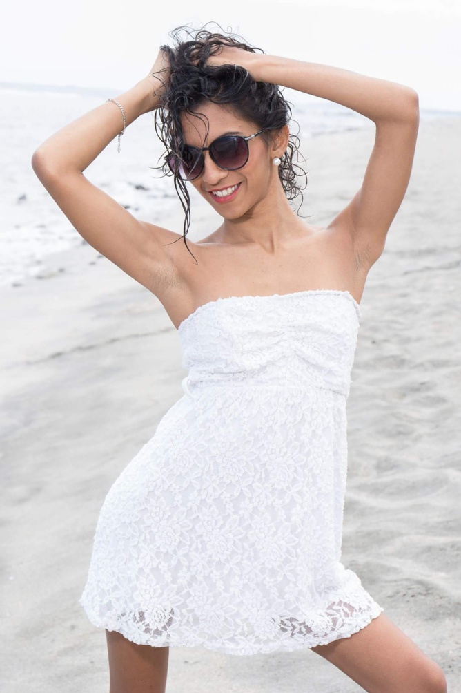 Elle ne veut pas ressembler aux autres... Pas de piercing, pas de tataouage,... Elle ne veut pas ressembler aux autres... Pas de piercing, pas de tataouage,...