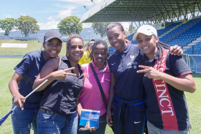 L'équipe de France féminine de foot: accueillies en stars!