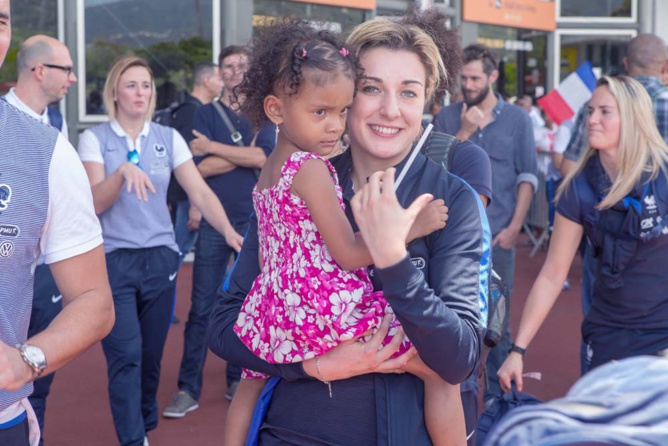 L'équipe de France féminine de foot: accueillies en stars! L'équipe de France féminine de foot: accueillies en stars!