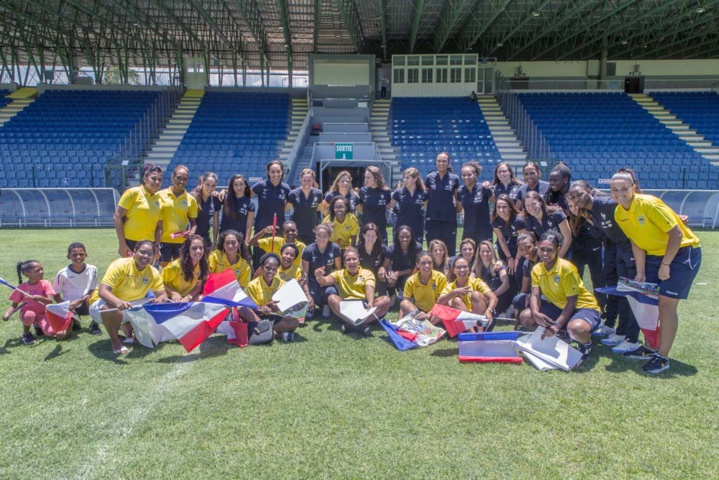 L'équipe de France féminine de foot: accueillies en stars! L'équipe de France féminine de foot: accueillies en stars!