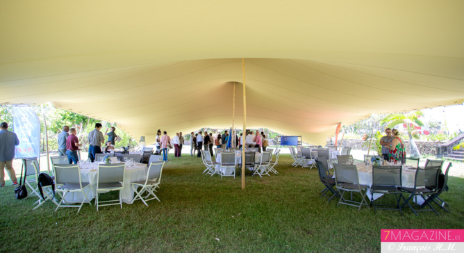 Déjeuner sous un chapiteau...