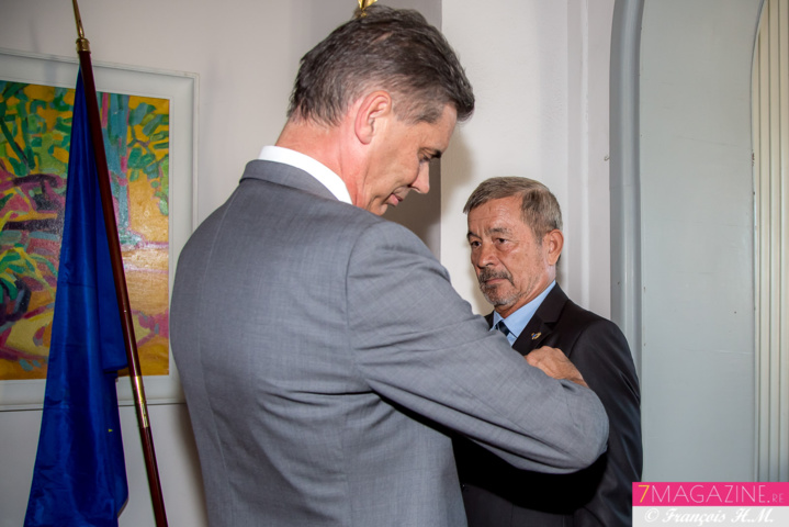 Jacques Laravine est fait chevalier de l'Ordre National du Mérite Jacques Laravine est fait chevalier de l'Ordre National du Mérite