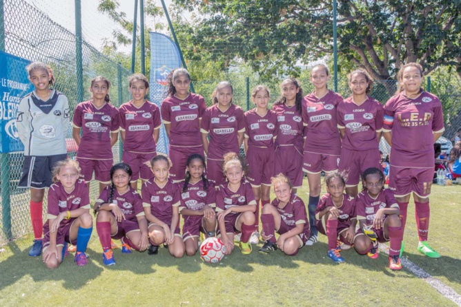 L'équipe de France féminine de foot avec les jeunes