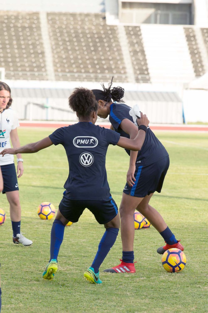 Quand l'équipe de France féminine de foot s'entraîne... Quand l'équipe de France féminine de foot s'entraîne...