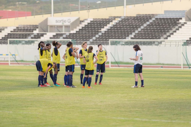 Quand l'équipe de France féminine de foot s'entraîne... Quand l'équipe de France féminine de foot s'entraîne...