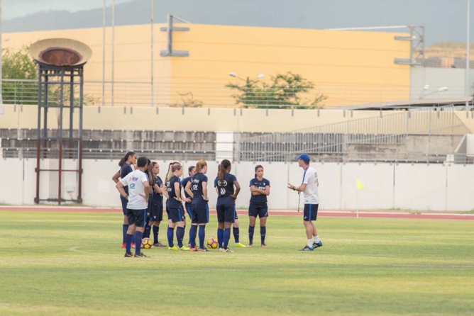 Quand l'équipe de France féminine de foot s'entraîne... Quand l'équipe de France féminine de foot s'entraîne...