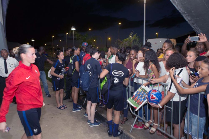 Quand l'équipe de France féminine de foot s'entraîne... Quand l'équipe de France féminine de foot s'entraîne...
