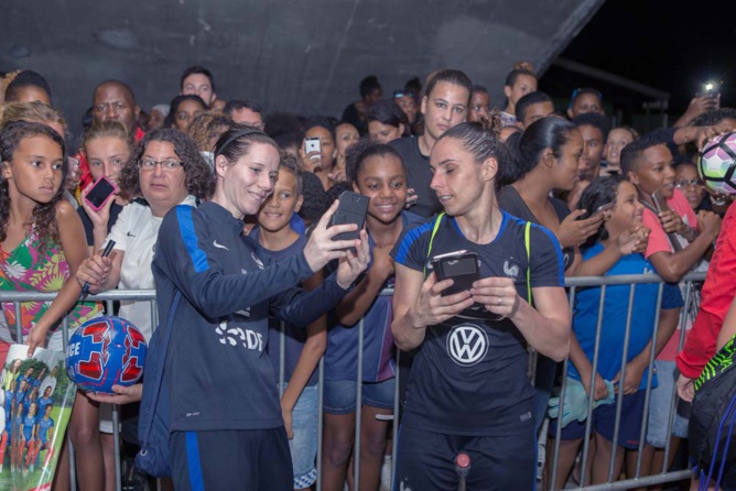 Quand l'équipe de France féminine de foot s'entraîne... Quand l'équipe de France féminine de foot s'entraîne...