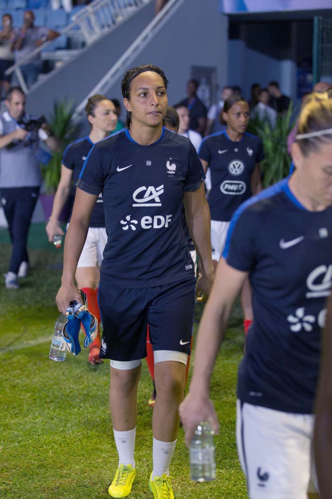 Les Bleues battent les Sud-Africaines 2 buts à 0 Les Bleues battent les Sud-Africaines 2 buts à 0