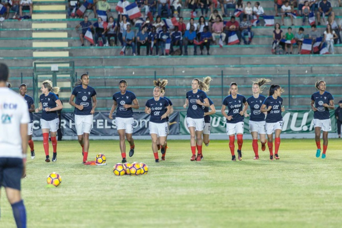 Les Bleues battent les Sud-Africaines 2 buts à 0 Les Bleues battent les Sud-Africaines 2 buts à 0