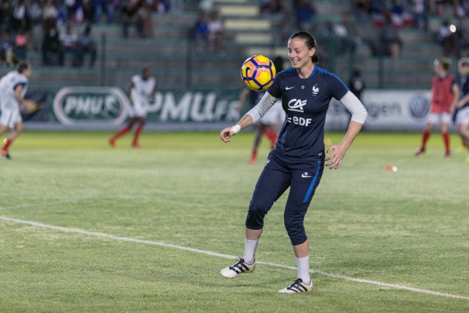 Les Bleues battent les Sud-Africaines 2 buts à 0 Les Bleues battent les Sud-Africaines 2 buts à 0