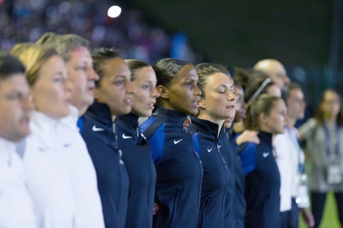 Les Bleues battent les Sud-Africaines 2 buts à 0 Les Bleues battent les Sud-Africaines 2 buts à 0