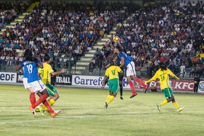 Les Bleues battent les Sud-Africaines 2 buts à 0 Les Bleues battent les Sud-Africaines 2 buts à 0