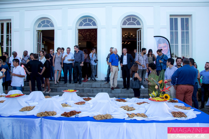 Un cocktail a été proposé aux journalistes présents Un cocktail a été proposé aux journalistes présents