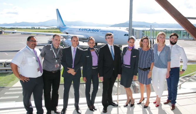 L'équipe Corsair à Mayotte lors du vol inaugural L'équipe Corsair à Mayotte lors du vol inaugural