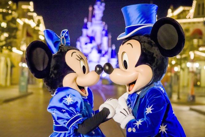 Découvrez les nouveaux looks tendance de Minnie et Mickey! Découvrez les nouveaux looks tendance de Minnie et Mickey!