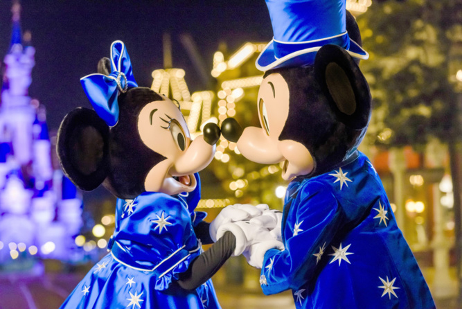 Découvrez les nouveaux looks tendance de Minnie et Mickey! Découvrez les nouveaux looks tendance de Minnie et Mickey!