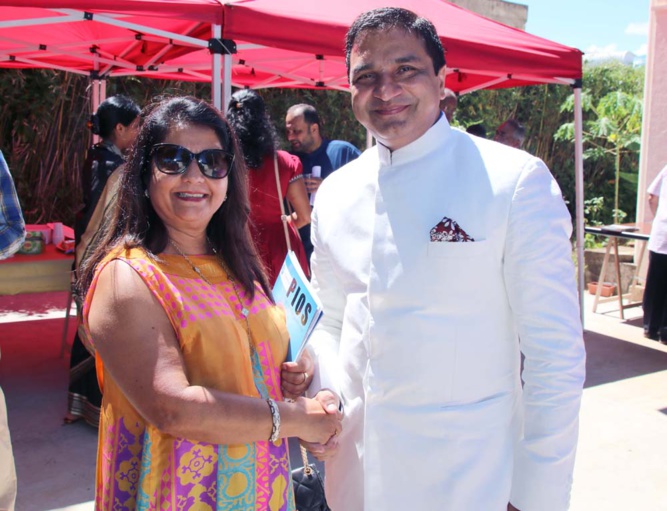 Rabia Badat et le Consul de l'Inde Rabia Badat et le Consul de l'Inde