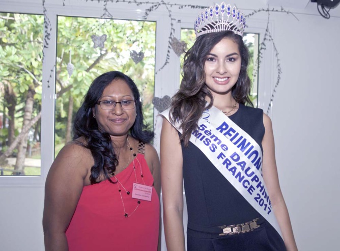 Sur le stand de Pam Déco, fleuriste et décoratrice de l'île Maurice